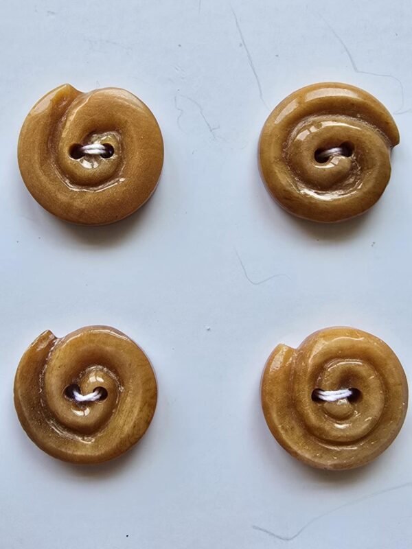 392e08db-9943-4572-b83b-3d1662f27f44 Vintage 2 Hole Swirl design button