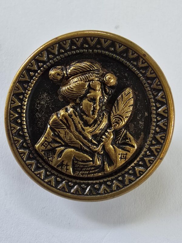f8489593-73d9-4d94-8976-a2318267bf3d French Stamed Brass