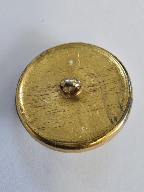0ffc651b-8b8e-4b13-8a03-ddef8f858a98 Silver Gilt, Lapis and Enamelled Button