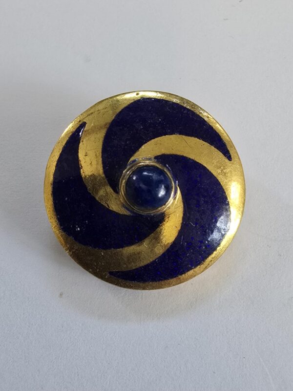 262fd56e-0d4c-4192-9ee4-9a3349853516 Silver Gilt, Lapis and Enamelled Button