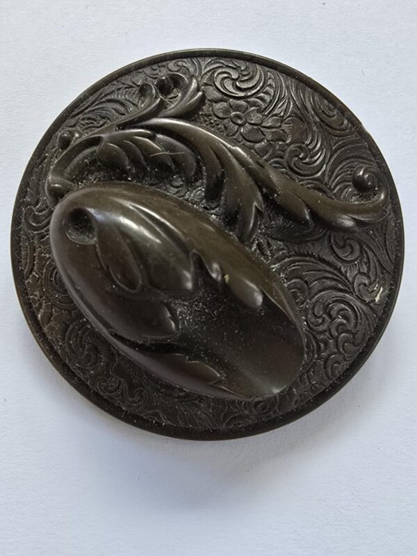 1f5c8ec4-d2d3-4c49-8866-7f1eabf596bd French Pressed Horn 19th Century Button