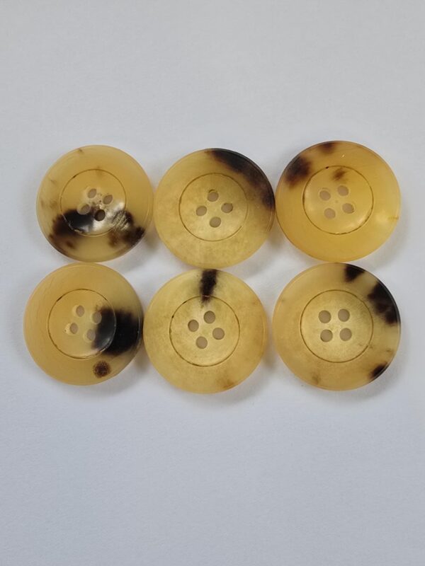 Natural Blonde 4 Hole Wide Rim Horn Button