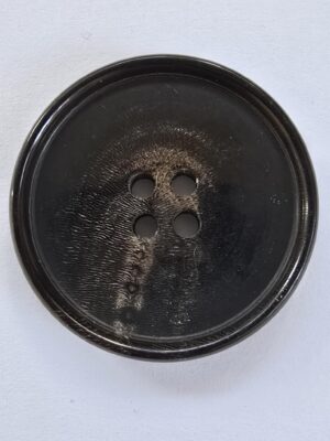 Stright Edged Rimmed Horn Button