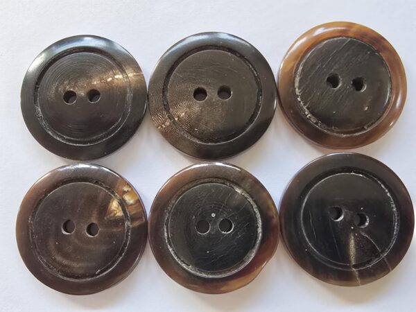 ff8fc9b4-eb9d-4096-a608-835c0c416b77 Nepalese Horn 2 Hole With Outer Rim Button