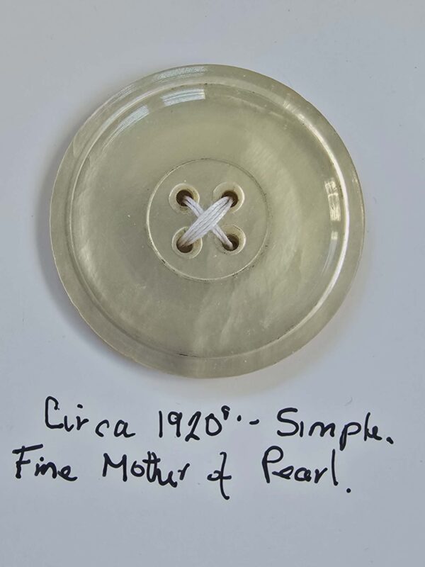 29516f65-1ec9-42a9-a233-0694ba31d48a Simple Fine Mother of Pearl Button