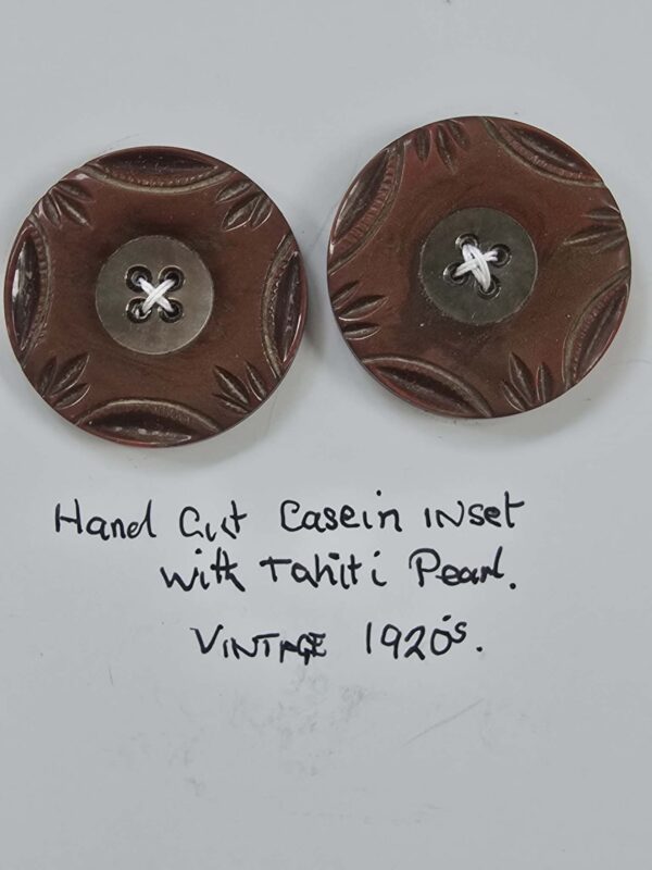 3bda700c-1e7b-42a5-8250-f944c9db628b Hand Cut Casein and Pearl