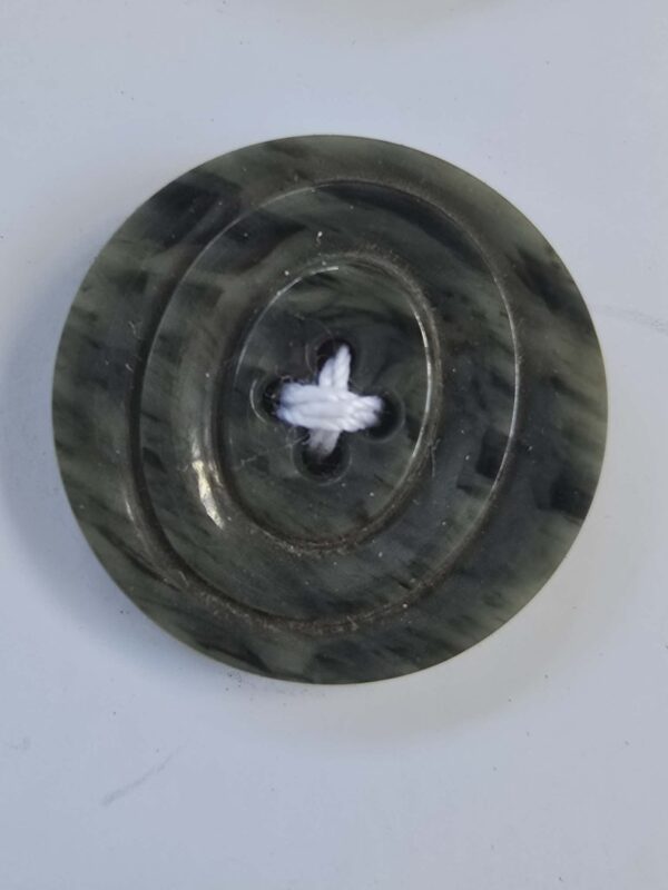 48202dd1-212b-42cc-b5b3-15299eafb828 Set of 1940's Plasric Buttons