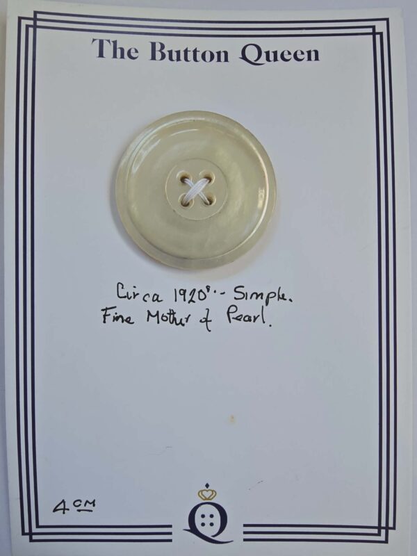 c1a33f77-e1c9-42d5-a0c8-1ef151ce4473 Simple Fine Mother of Pearl Button