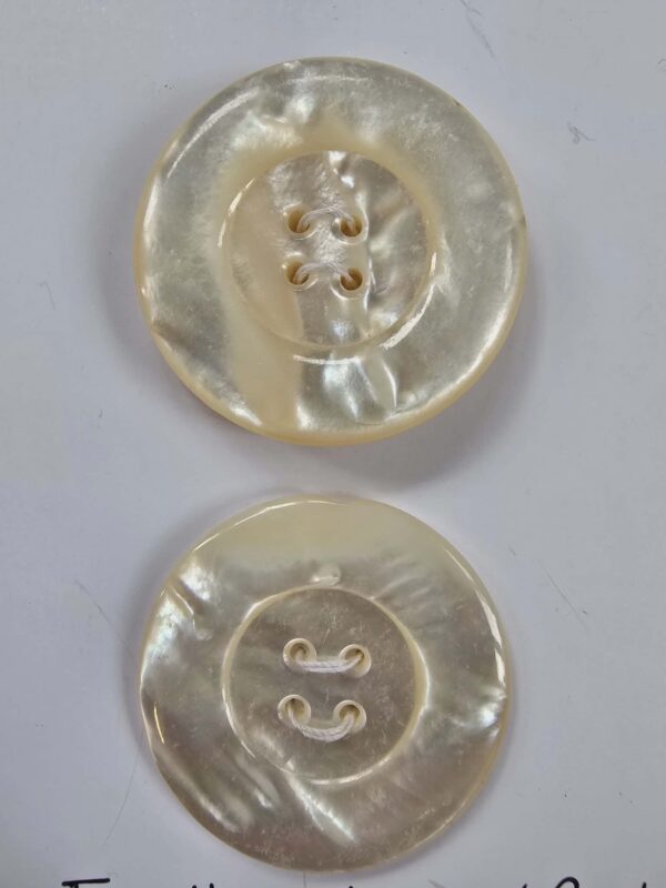 c4ce60db-b281-4902-a01b-25d3c28fa650 A Set of Fine Mother of Pearl