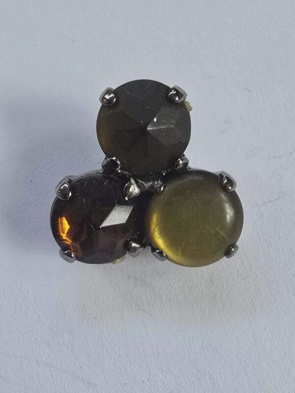 3 Stone Modern Claw Set Buttons