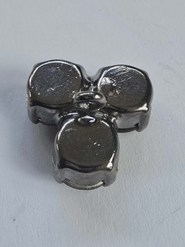 3 Stone Modern Claw Set Buttons