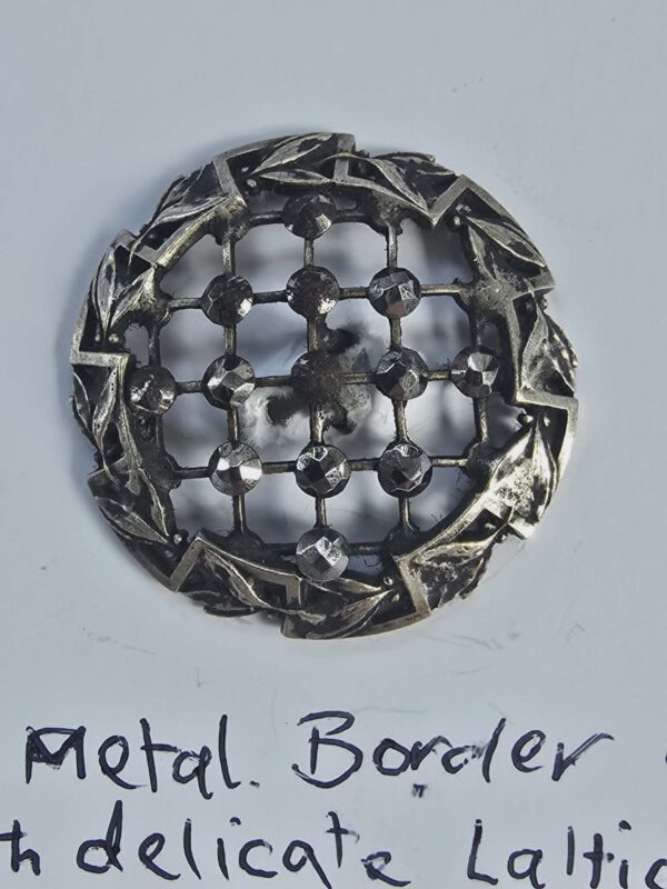 a3a25518-63bf-4751-ab7f-19c1ba5ff22d White Metal and Lattaice Cut Steel
