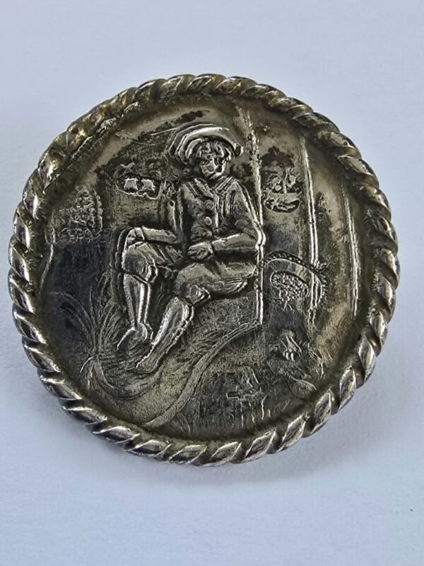 0ceddcd3-8302-4973-b716-029d86c3ffd8 Picture Dutch Silver Button