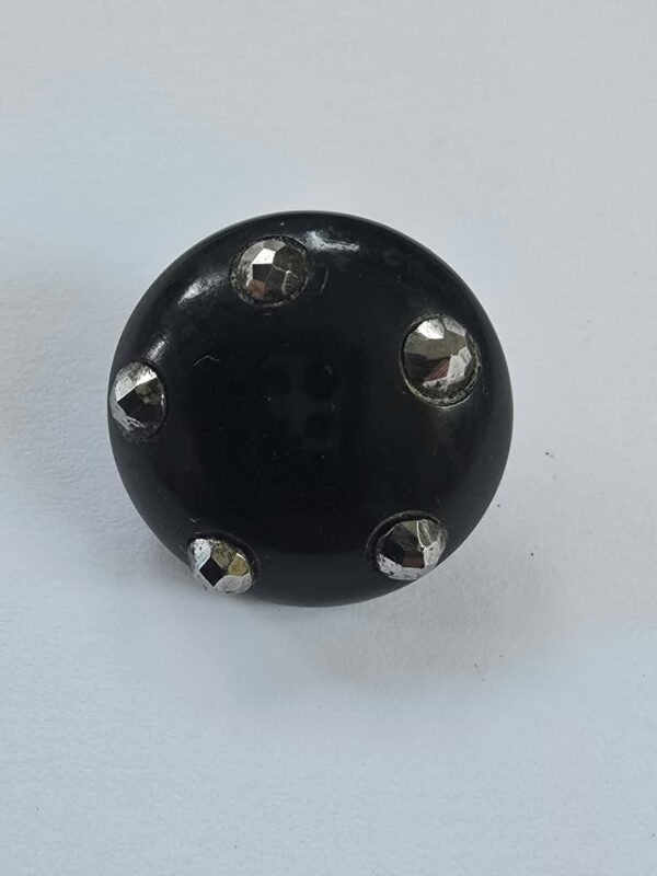 0e99f23c-105f-42e0-87ce-c26cd0dc68d0 Turned Horn with Cut Steel Button