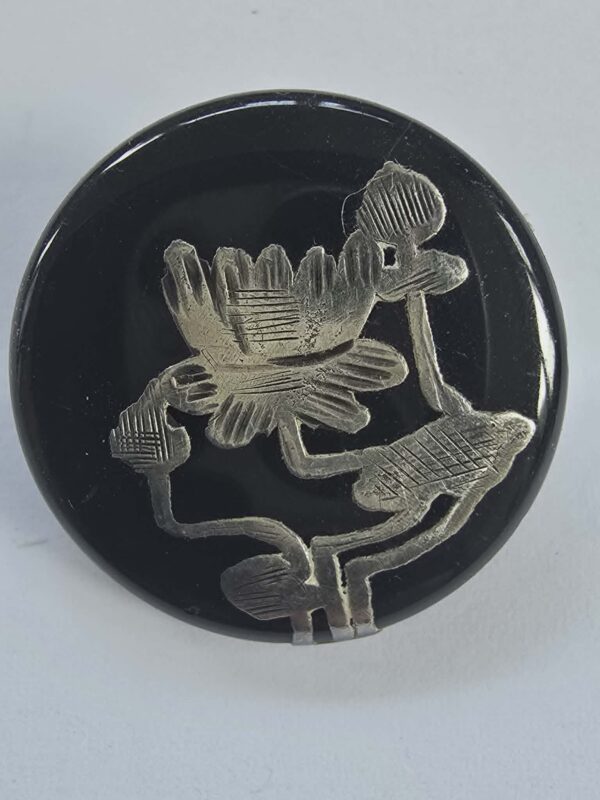 6ce43213-541a-4561-8314-21a0960994e0 Silver in Glass Button