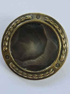 Facetted Rim Tahiti Peal Button